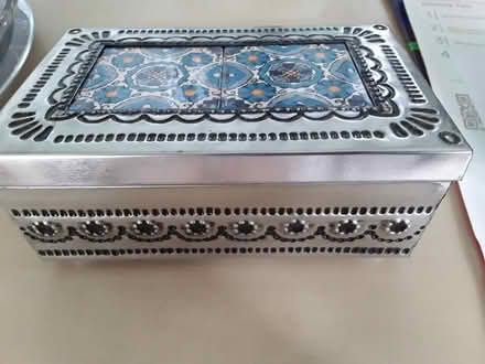 Photo of free small decorative tin box (Wynford) #2