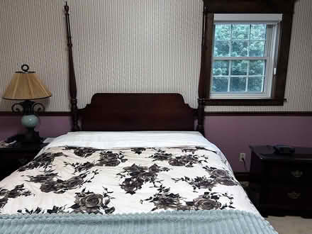 Photo of free Queen Ann bedroom set (Aurora Ontario) #2