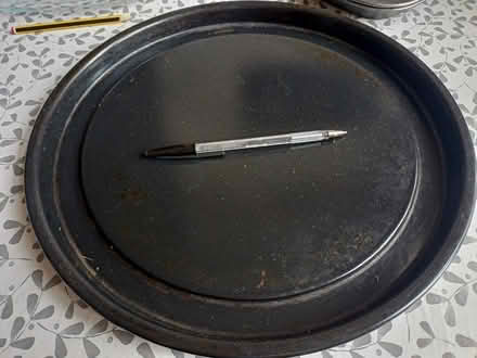 Photo of free Metal baking tray, round (W13) #3