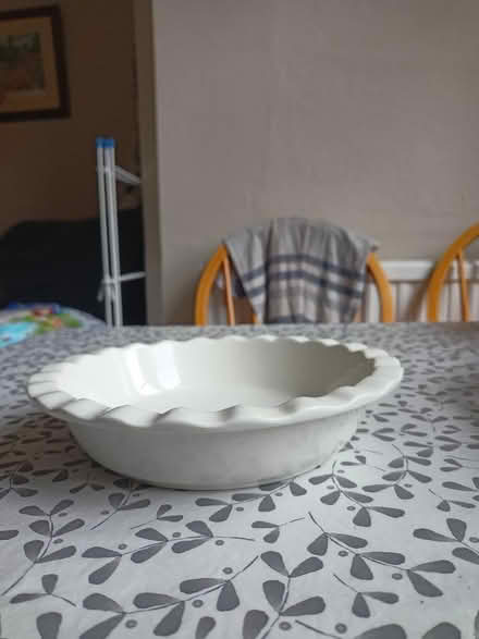 Photo of free Deep pie dish, white (W13) #1