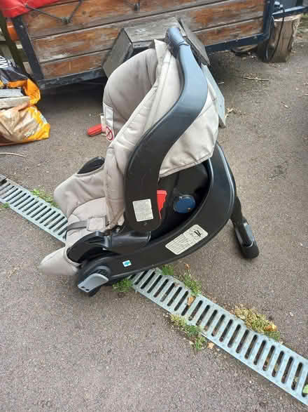 Photo of free Graco car seat (Hucclecote) #1