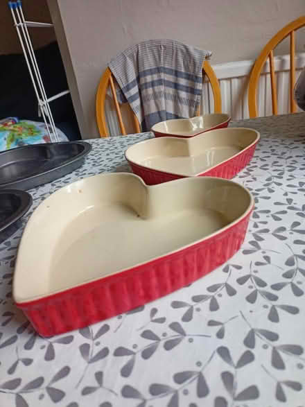 Photo of free Ceramic and Metal cake pans (W13) #4