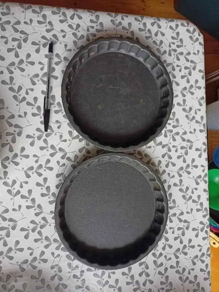 Photo of free round metal Pie dishes/ cake tins (W13) #1