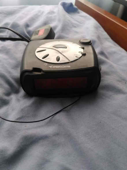 Photo of free Old school mains powered alarm clock and radio (BT14) #1