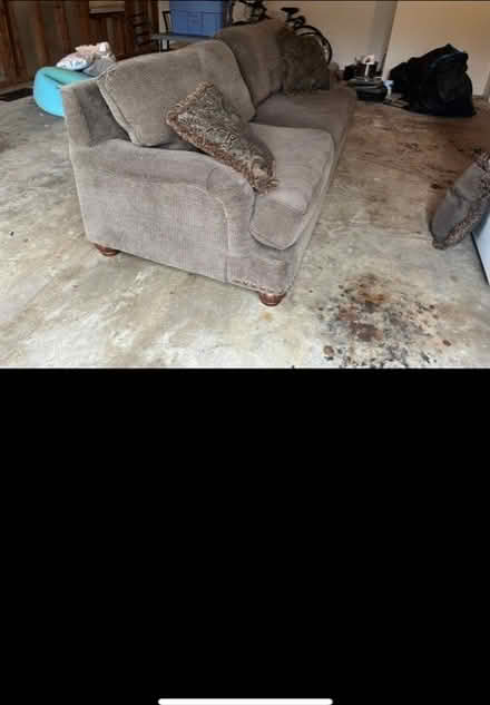 Photo of free Couch (Glencarlyn) #3