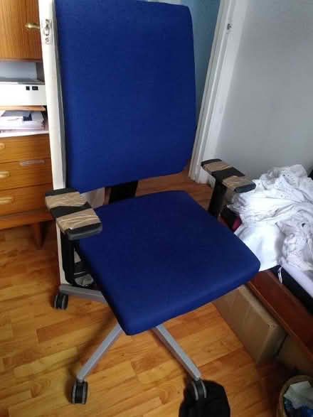 Photo of free Office chair adjustable height (BT14) #1