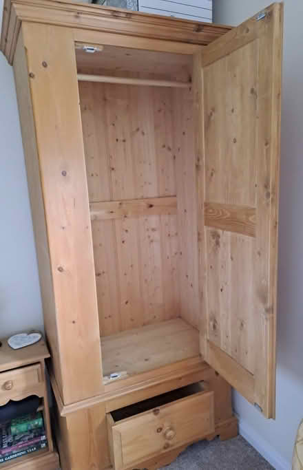Photo of free Single pine wardrobe (Thorntonhall G74) #2