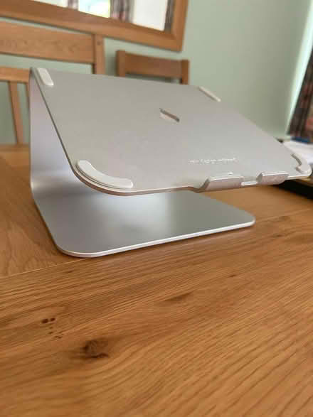Photo of free Miscellaneous computer cables, cable tidy & DisplayLink etc. (East Pit CB1) #1