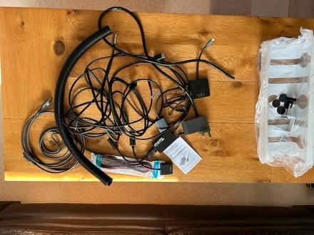 Photo of free Miscellaneous computer cables, cable tidy & DisplayLink etc. (East Pit CB1) #2