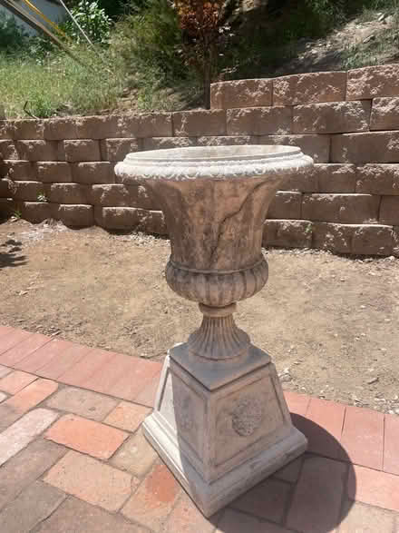 Photo of free Lightweight planter (Beachwood Canyon) #1