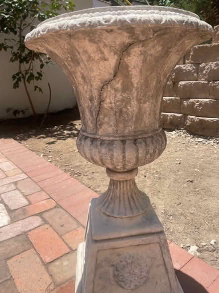 Photo of free Lightweight planter (Beachwood Canyon) #2