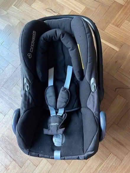 Photo of free Baby car seat Maxi Cosi Cabriofix (TN13) #4