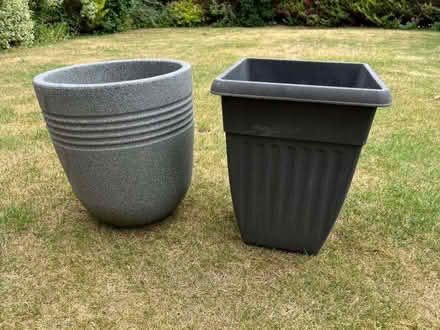 Photo of free Plastic flower pots (Bloomfield) #1