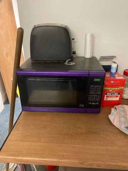 Photo of free Microwave old but working (Glenleigh Park TN39) #3