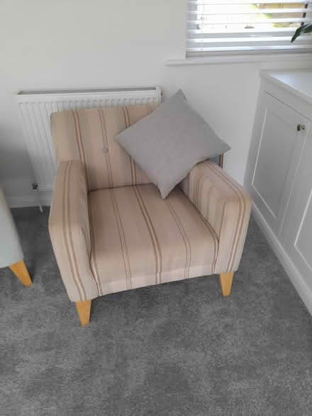 Photo of free Sofa and chairs (Wimborne minster) #4