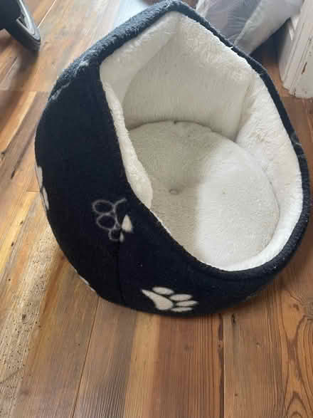 Photo of free Small cat bed (Dorking RH4) #1