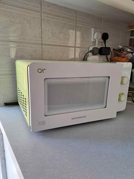 Photo of free Small microwave (Kilburn DE56) #1
