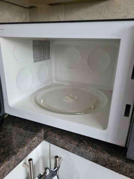 Photo of free Daewoo Microwave (Canary Wharf) #2