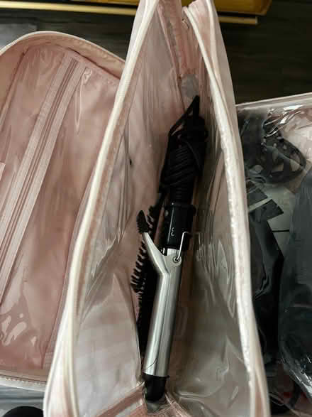 Photo of free Makeup and travel bags with items (Laurel) #1