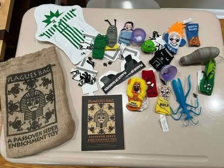 Photo of free Passover Haggadahs (Glenview) #4