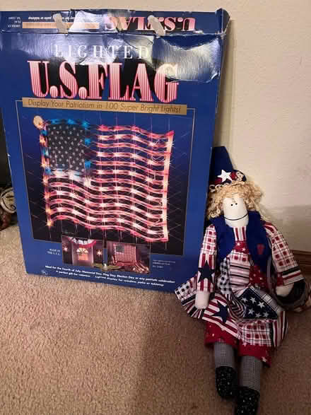 Photo of free Lighted American flag decoration (92120 San Carlos) #1