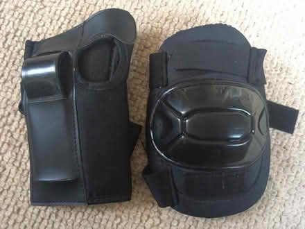 Photo of free Single wrist guard and knee guard. (Berrylands KT5) #1