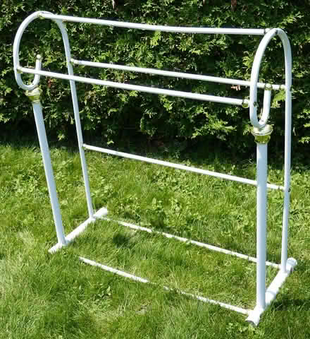Photo of free towel stand (Viemount/Merivale area) #1
