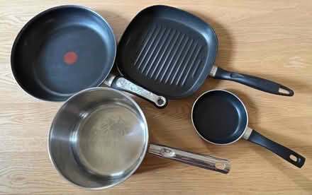 Photo of free 4 pans (Mayfield EH9) #1