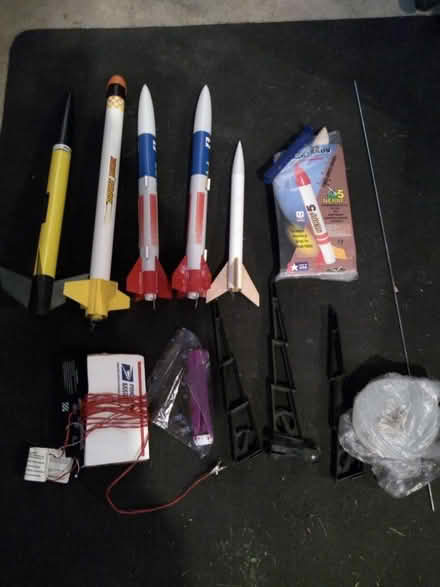 Photo of free Model Rockets and launch pad (Pawtucketville / Lowell) #1