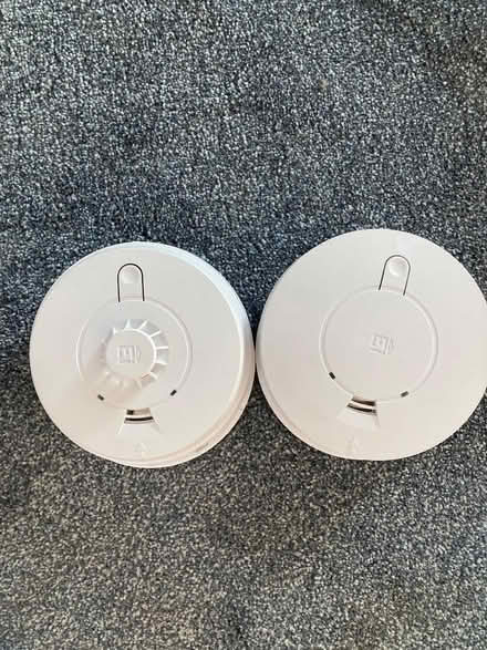 Photo of free One smoke alarm and one heat sensor for use in kitchen (Heaton Mersey M19) #1