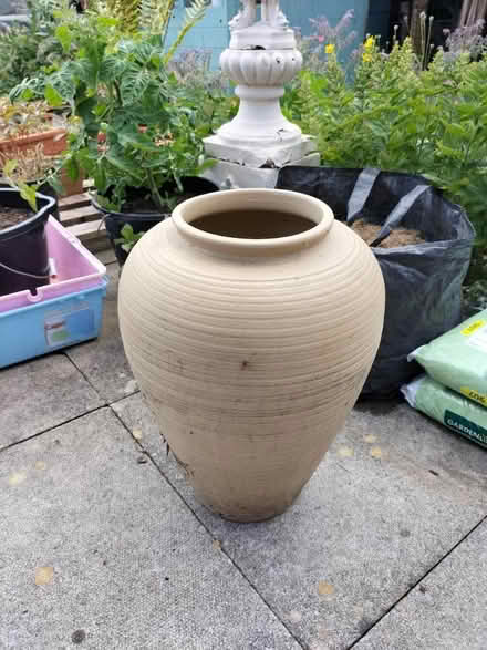 Photo of free Ceramic pot (CH5. Connahs Quay) #1