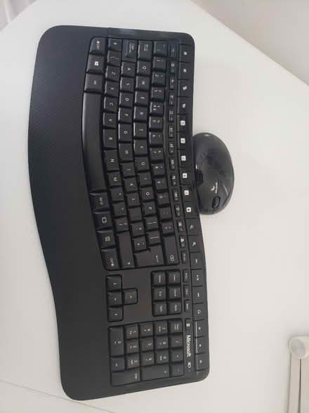 Photo of free Wireless Keyboard and Mouse (DA9) #1