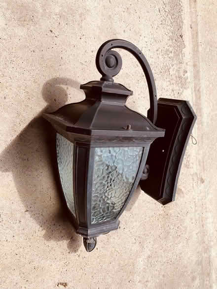 Photo of free Outdoor driveway light fixture (Oakvlle Dundas & Neyagawa) #1