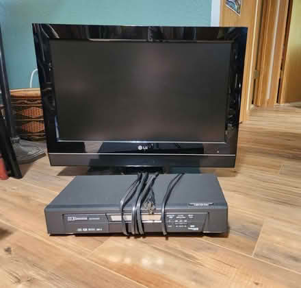 Photo of free tv and mattress (Hermosa) #1