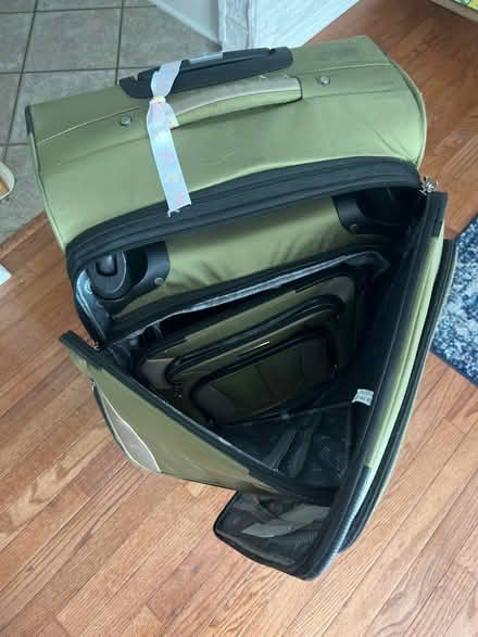 Photo of free Luggage set, soft sided (Elverson) #2