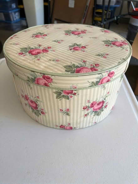 Photo of free Vintage hat box (Libertyville, IL) #1