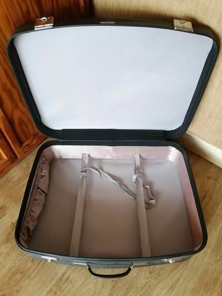 Photo of free Suitcase (Southend SS2 near The Bell pub) #1