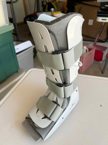 Photo of free Air walking boot (Libertyville, IL) #1