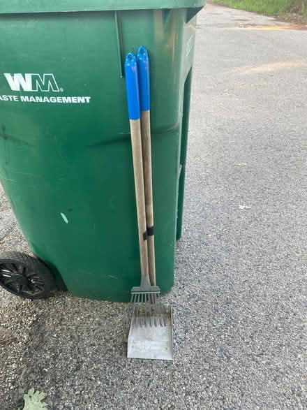 Photo of free pooper scooper rake and pan set (Grayslake downtown) #1