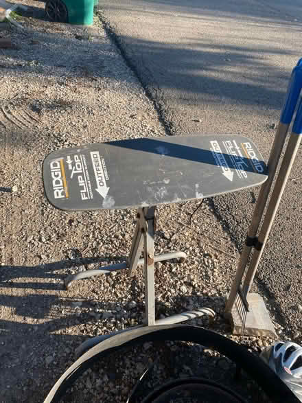 Photo of free foldable work support (Grayslake downtown) #1