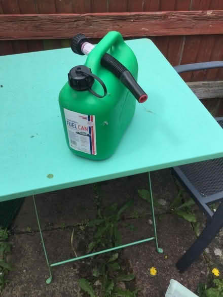 Photo of free A plastic petrol can (Hackbridge SM5) #1