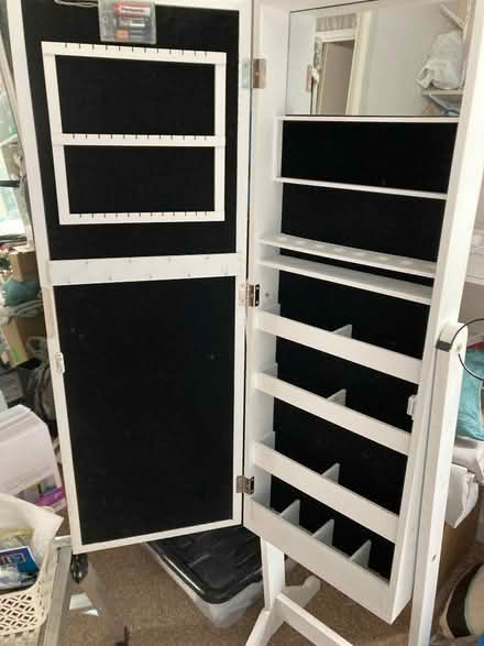 Photo of free Jewellery holder (Wellington TF1) #2