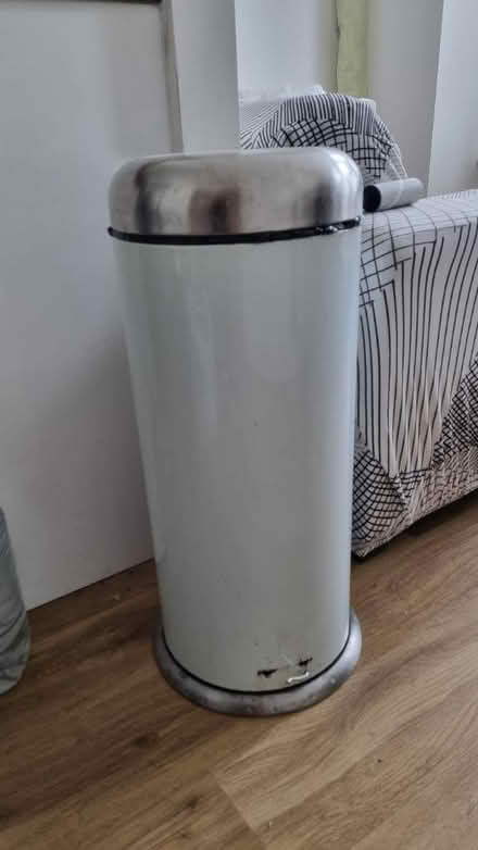 Photo of free Pedal bin (Levenshulme M19) #1