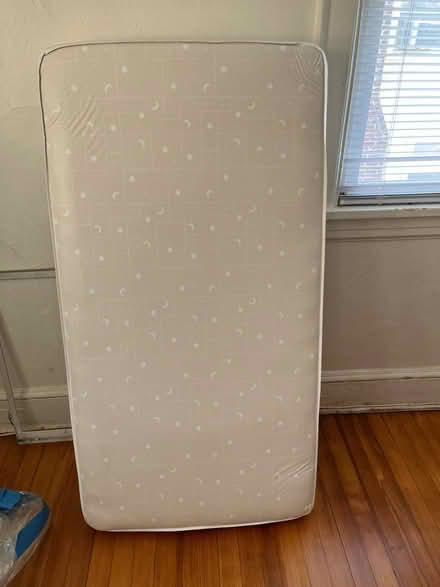 Photo of free Crib with mattress (New Rochelle) #1
