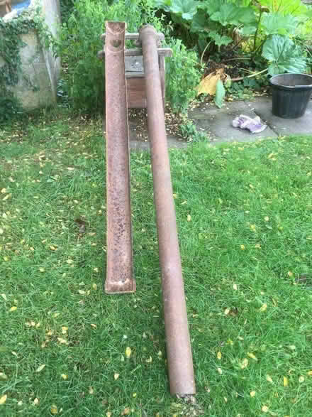 Photo of free gutter and downpipe (Pembridge HR6) #1