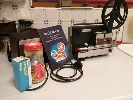 Photo of free 8mm movie projector (Southend SS2 near The Bell pub) #2