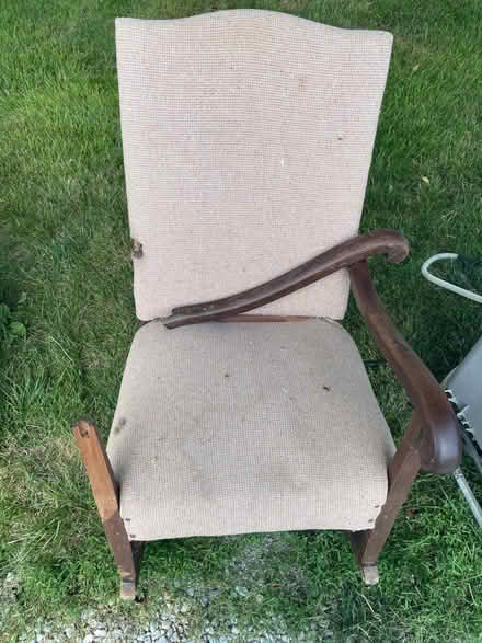 Photo of free Old rocking chair (Jeffersonville ohio) #1