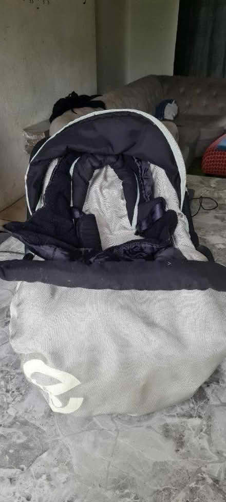 Photo of free Crib -2 carseats 1 graco 1 oyster (Welwyn garden city) #2