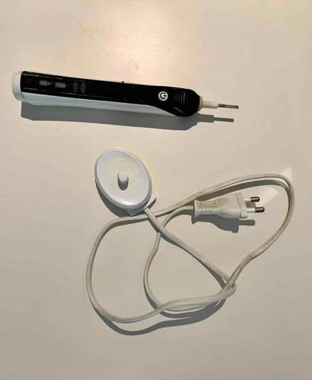 Photo of free Electric toothbrush Oral B Braun with charger (Upper Sydenham SE26) #1