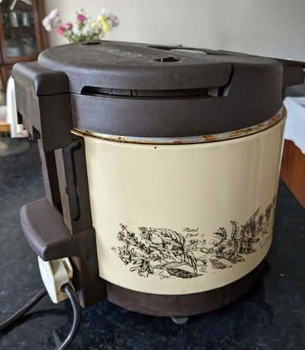 Photo of free deep fat fryer (Tring Wharf HP23) #1